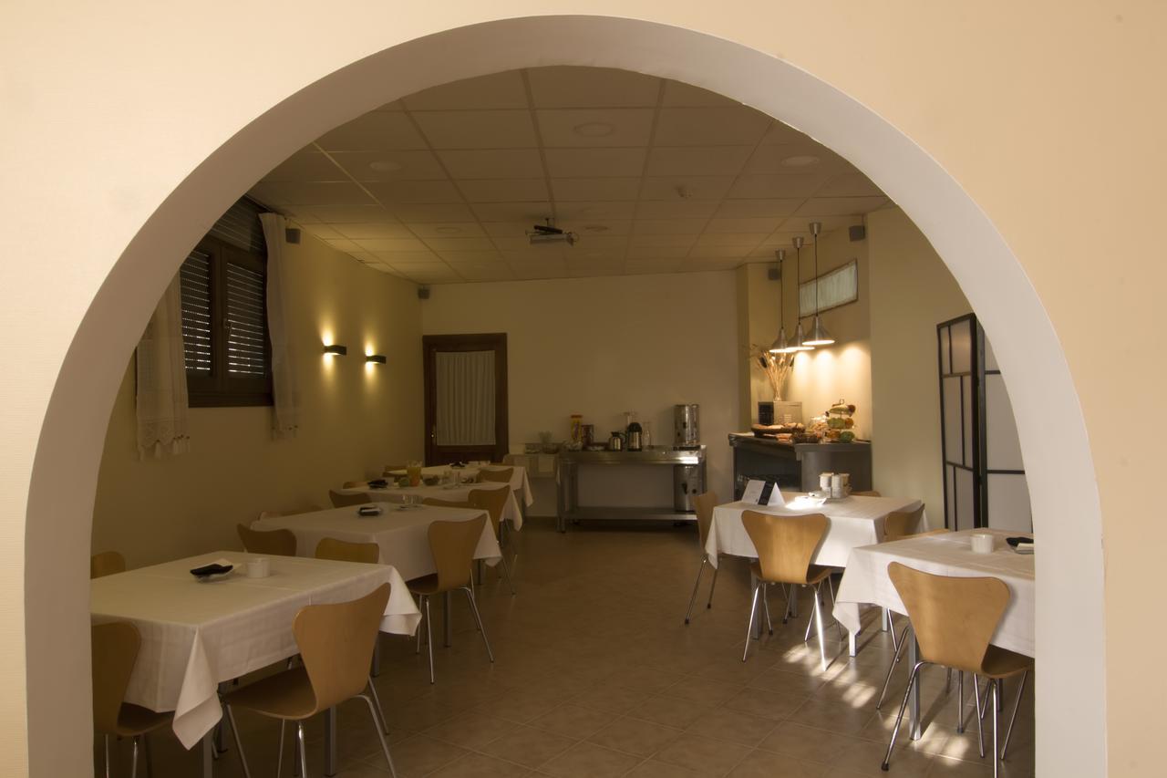 Hotel Mayno Pastrana Εξωτερικό φωτογραφία